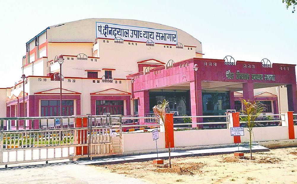ऑडिटोरियम के निर्माण में 10 करोड़ रुपये खर्च, फिर भी खामियां