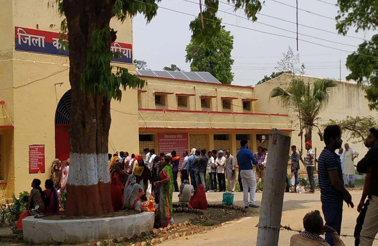 चार बैरकों के बंदियों ने खाने से किया इनकार