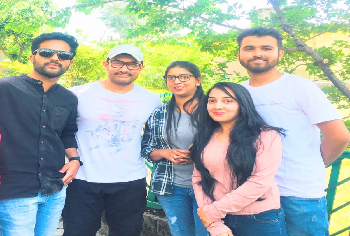 aamir khan digg a land for water pipeline on labour day
