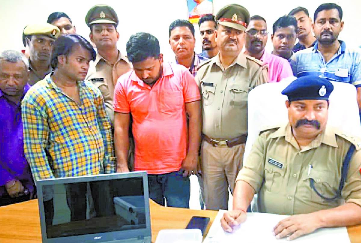 policemen arrested three bookies in Raebareli