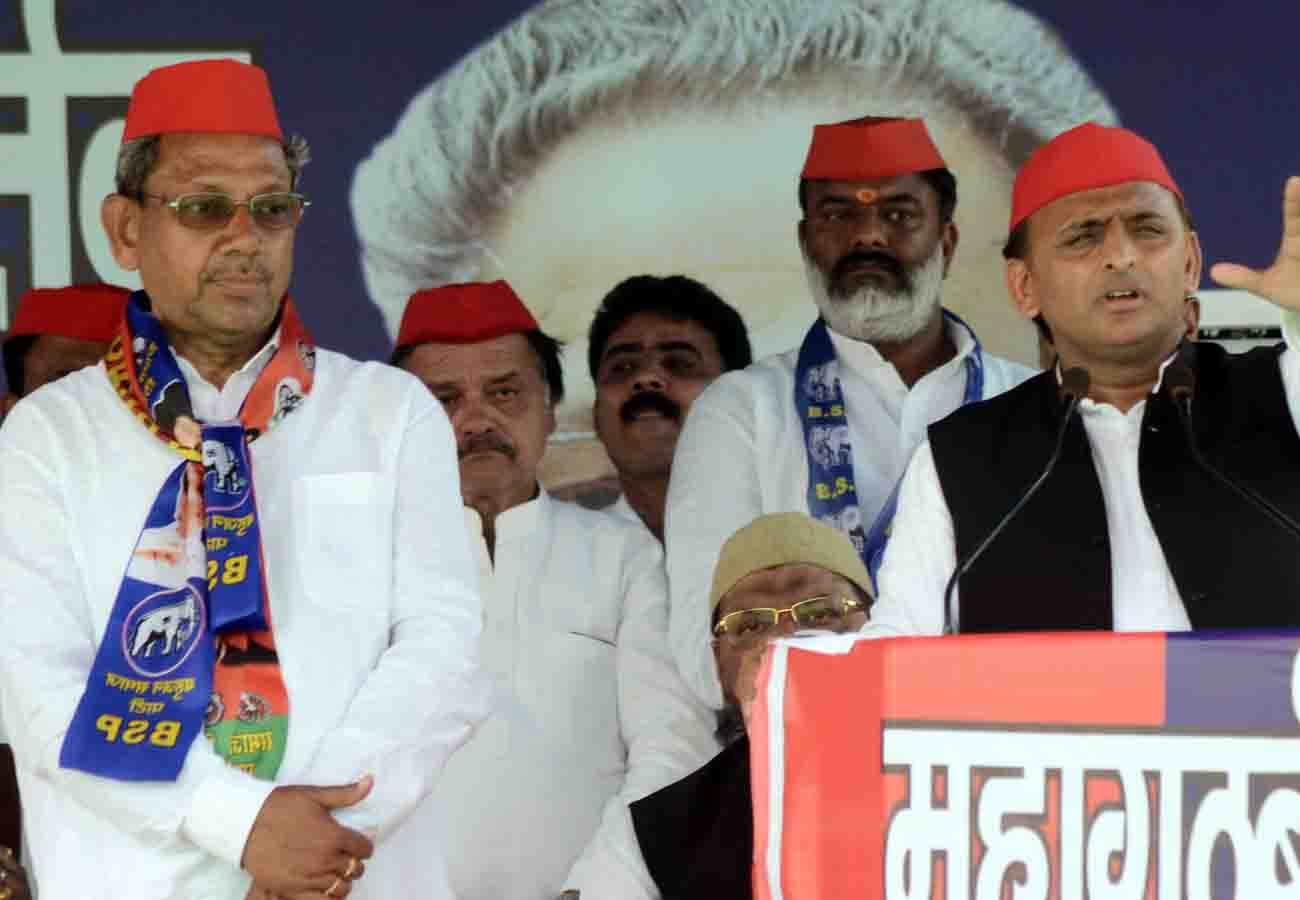 akhilesh yadav get angry to see Number of women in kanpur lok sabha election 2019