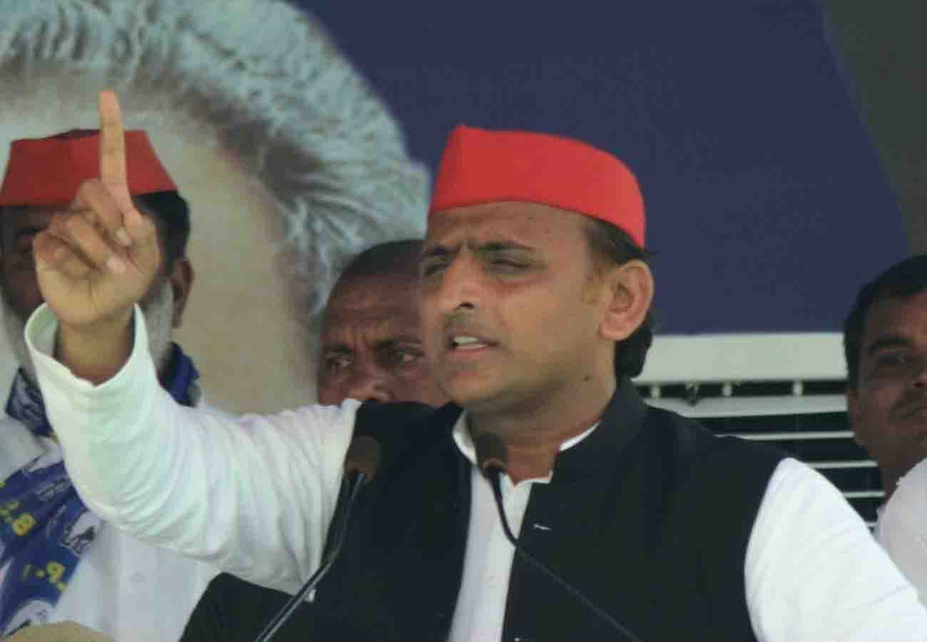 akhilesh raised question on pulwama martyr's help by up government