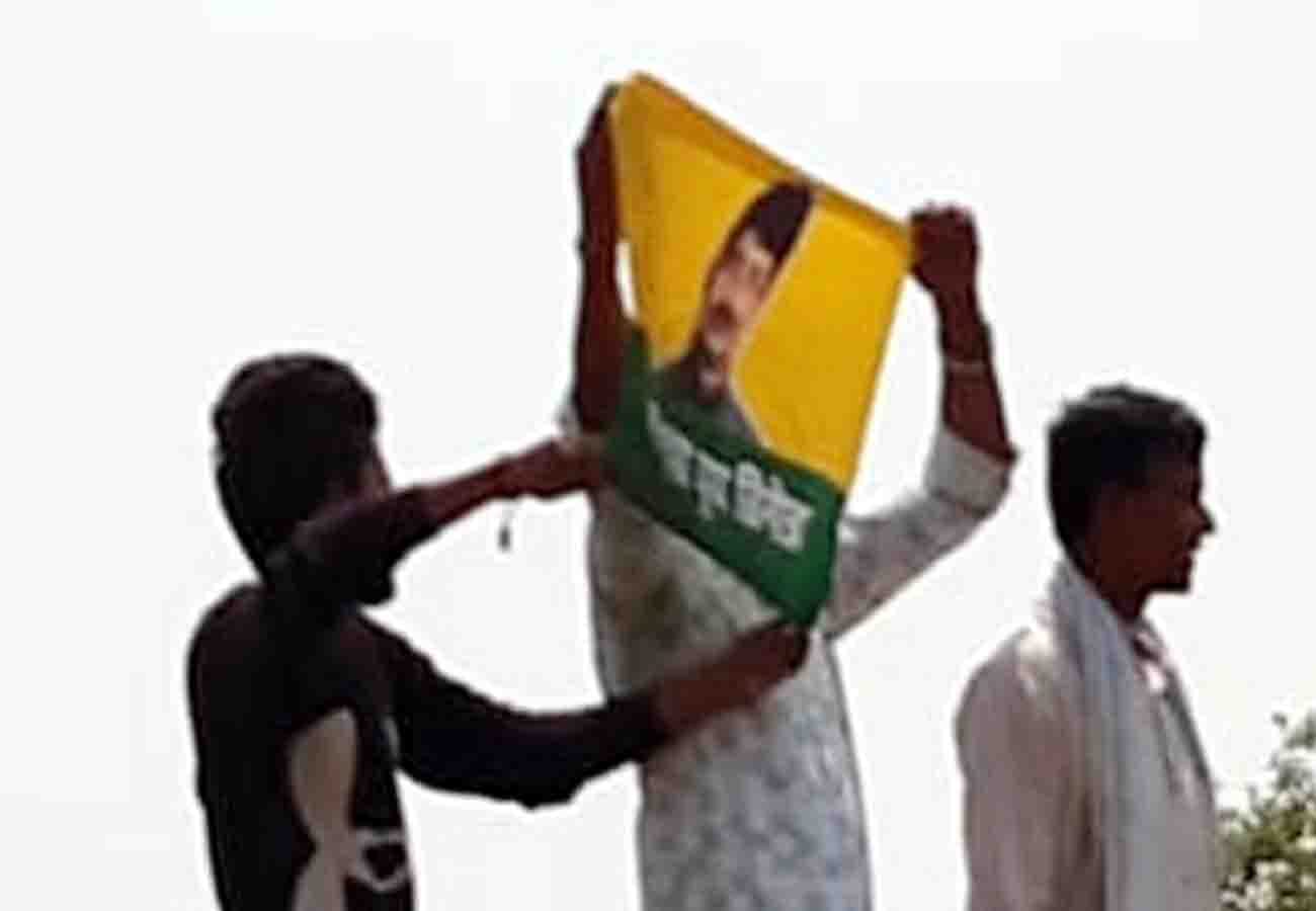 raja Bhaiya flag hoisted in Mayawati's public meeting lok sabha election 2019