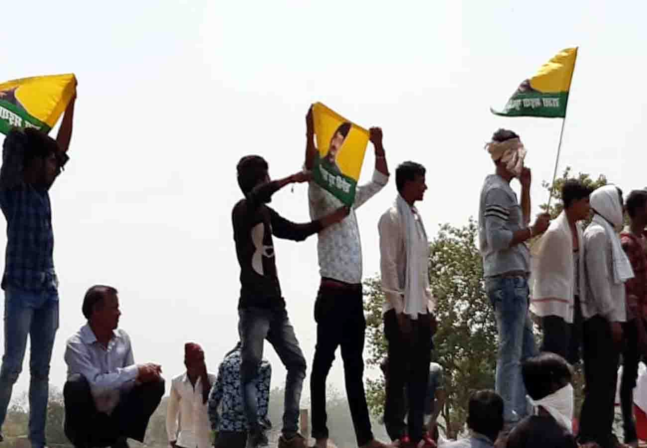 raja Bhaiya flag hoisted in Mayawati's public meeting lok sabha election 2019