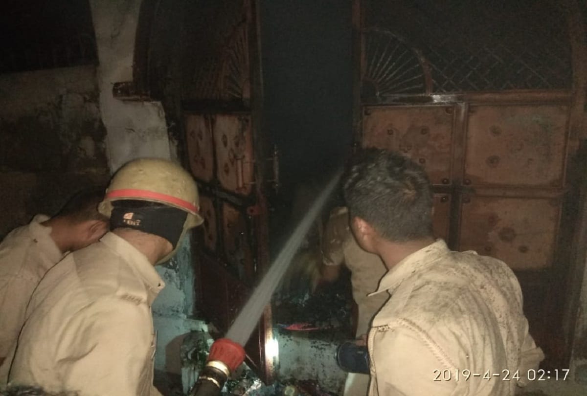 Late night fire in two houses in aligarh