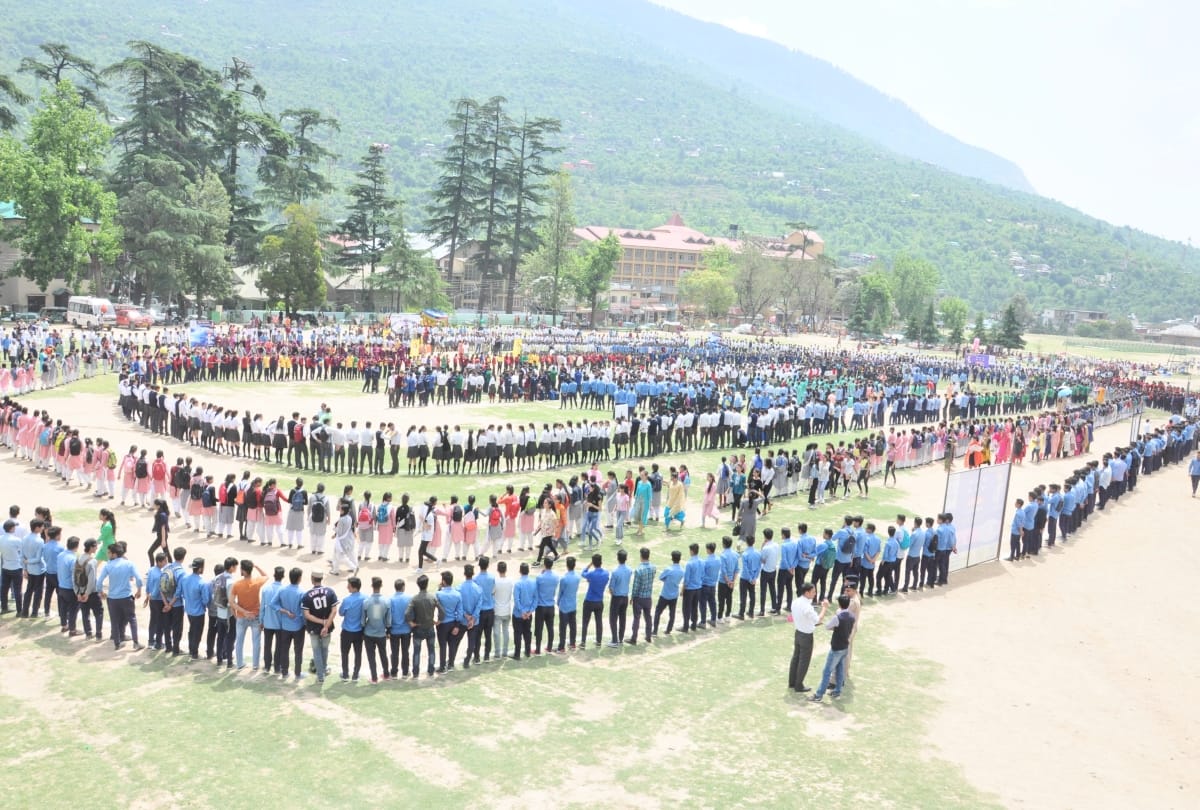 lok sabha election 2019: 3200 students created human chain to make voters aware in kullu himachal