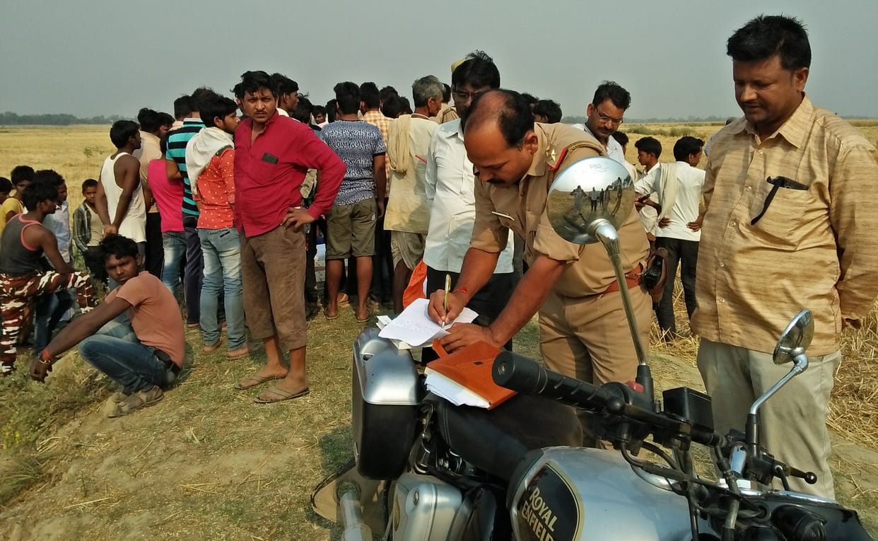 पत्नी से हुई कहासुनी, फंदे पर लटककर दे दी जान-