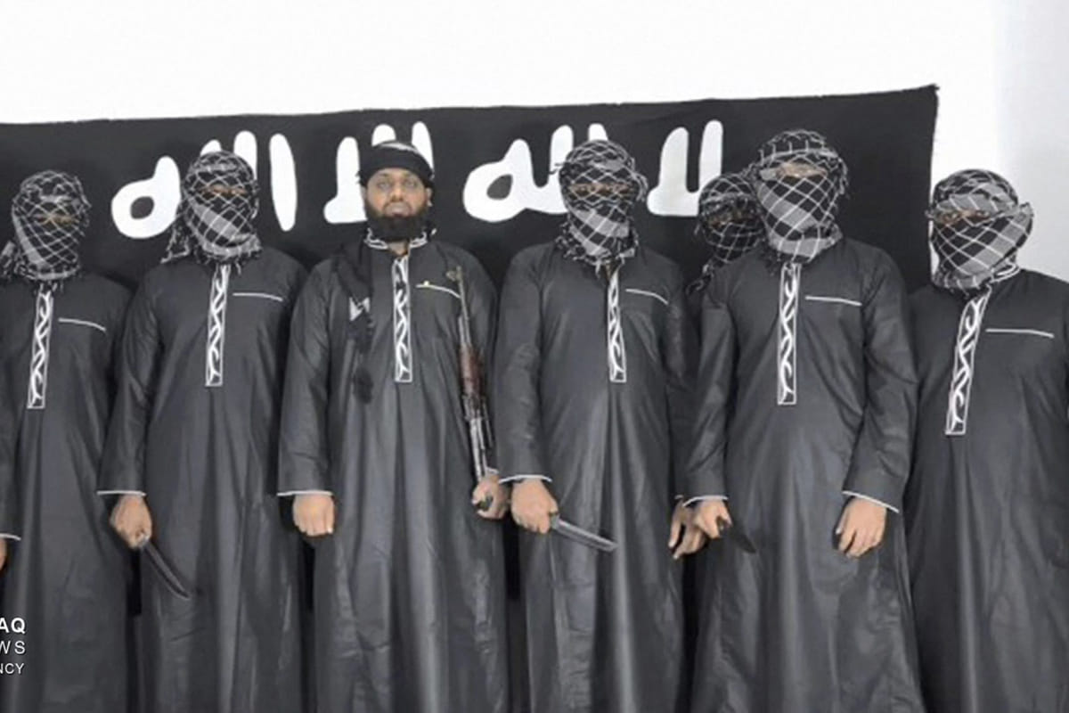 ISIS hand in SriLanka Blast, Pic of 3 suicide bombers trol