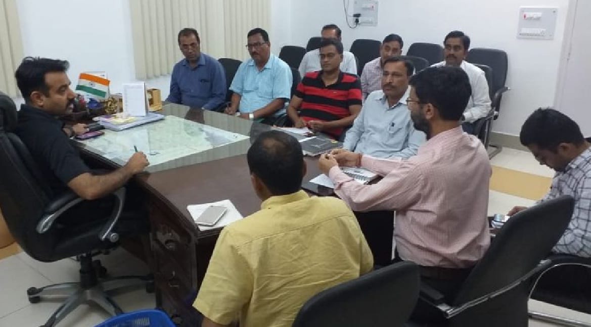 DM says no rift in purchasing centers