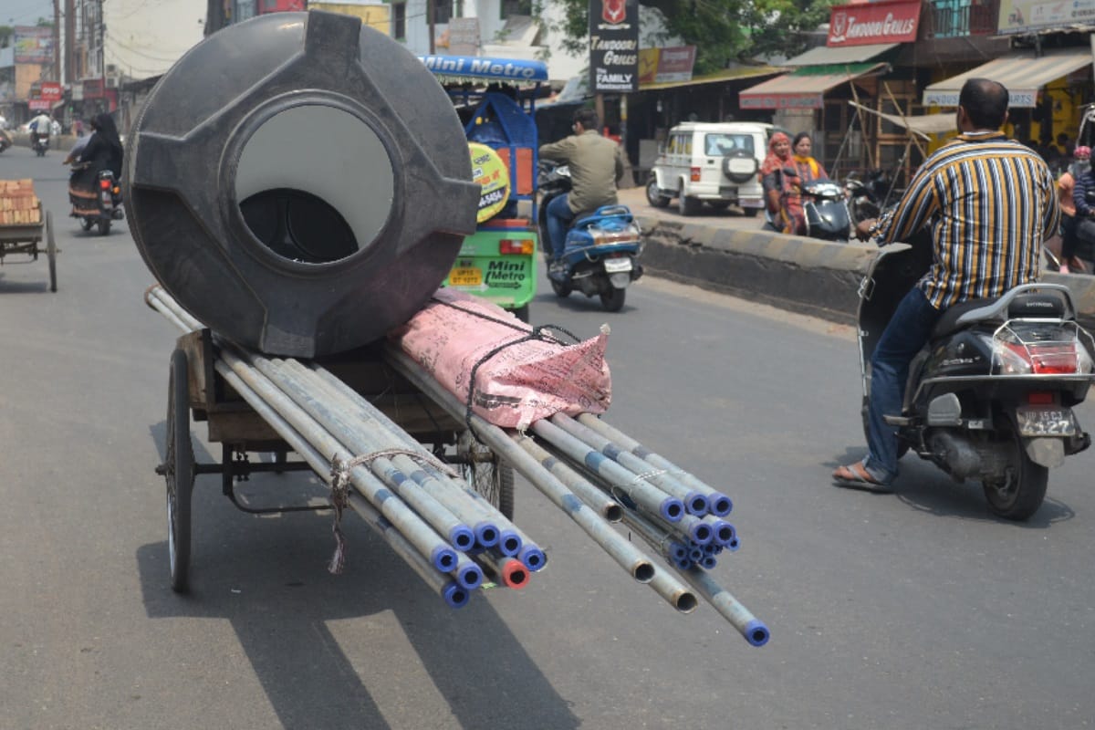 Dangerous vehicle inviting accidents on the roads of Meerut