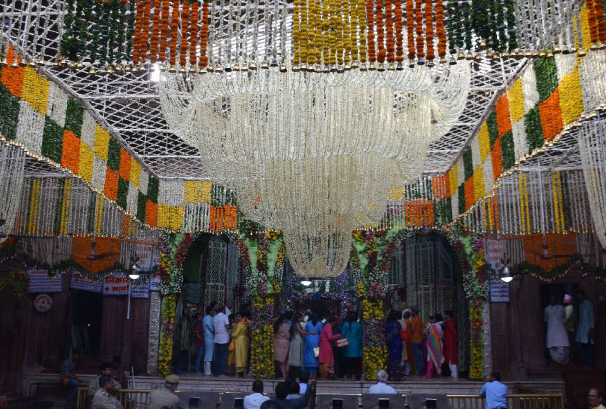 akshaya tritiya 2019 banke bihari charan darshan in vrindavan