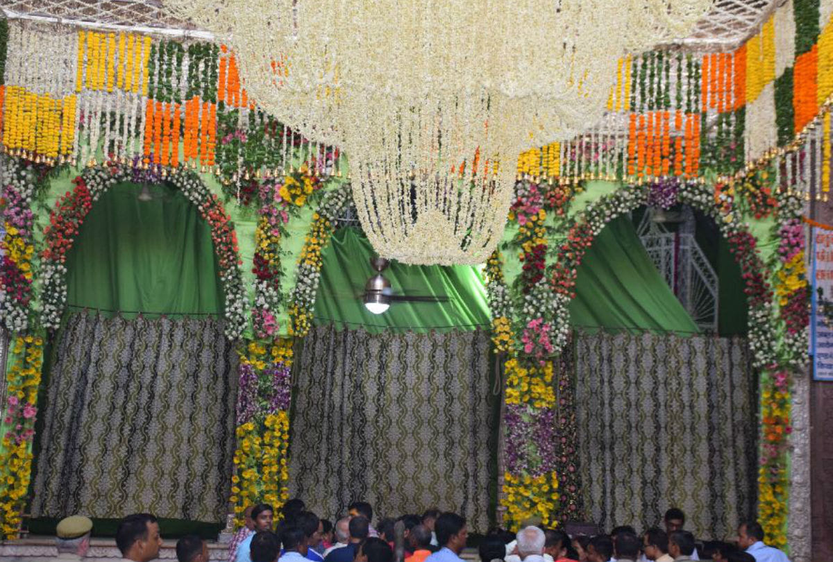 bangla decorated by currency notes in the Thakur Bankebihari temple vrindavan