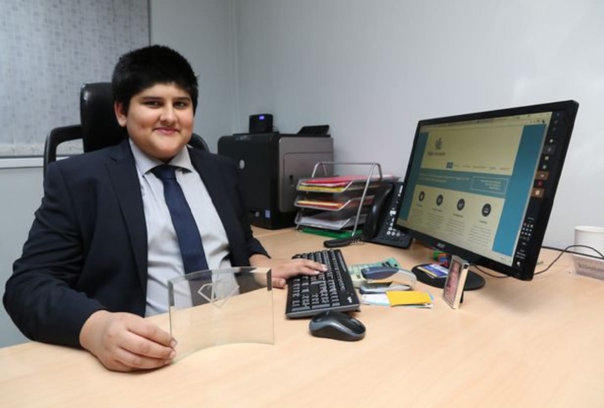 Indian school boy become Britain youngest accountant