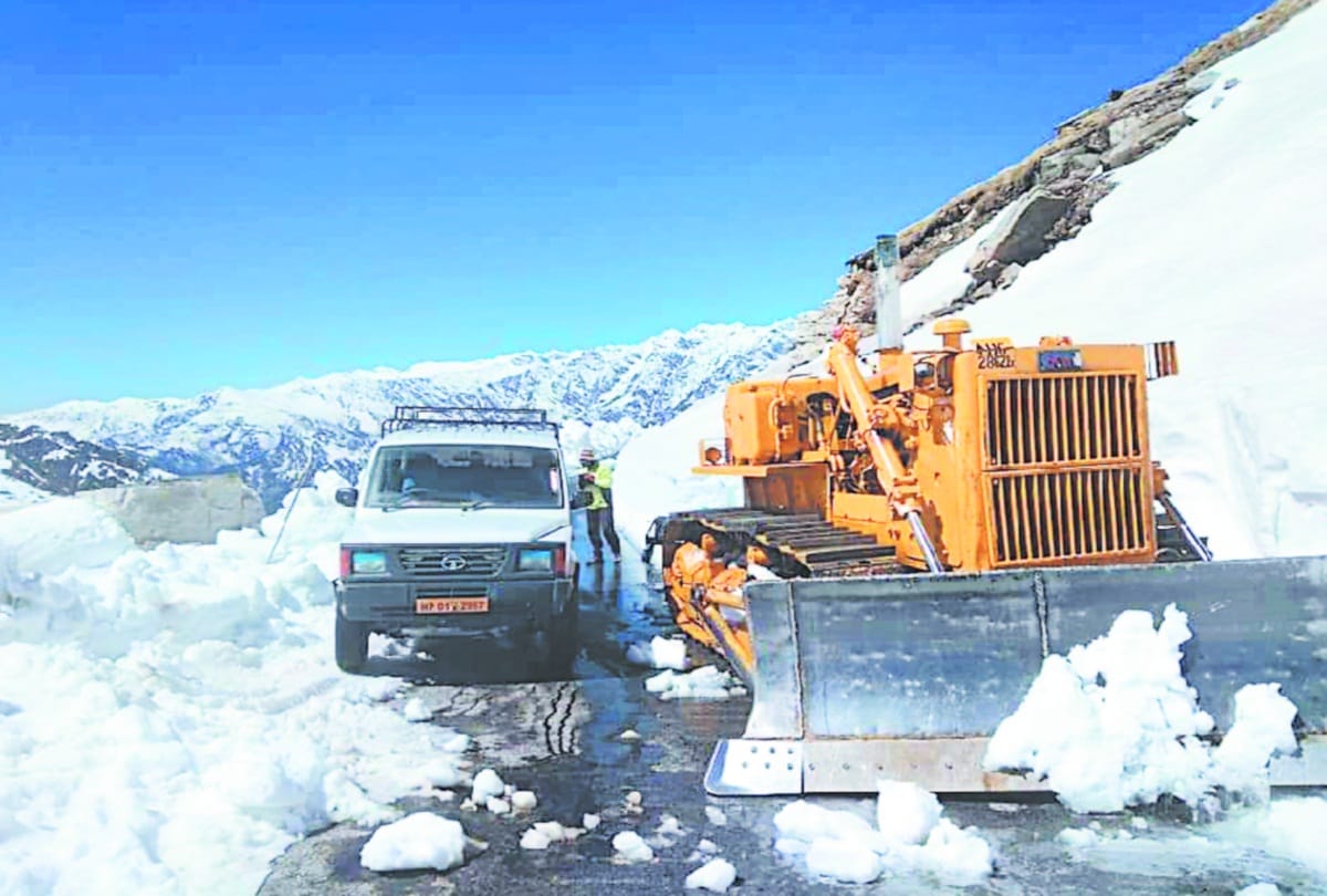 fresh snowfall recorded in himachal in april month