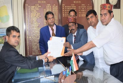 lok sabha election 2019: independent condidate wife has 22 lakh jewellery in kangra