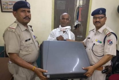 RPF Sipahi returned 40 thousand rupees to the passenger, which was missed in the train.