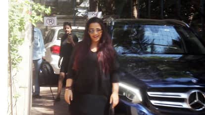 vidhya balan black car