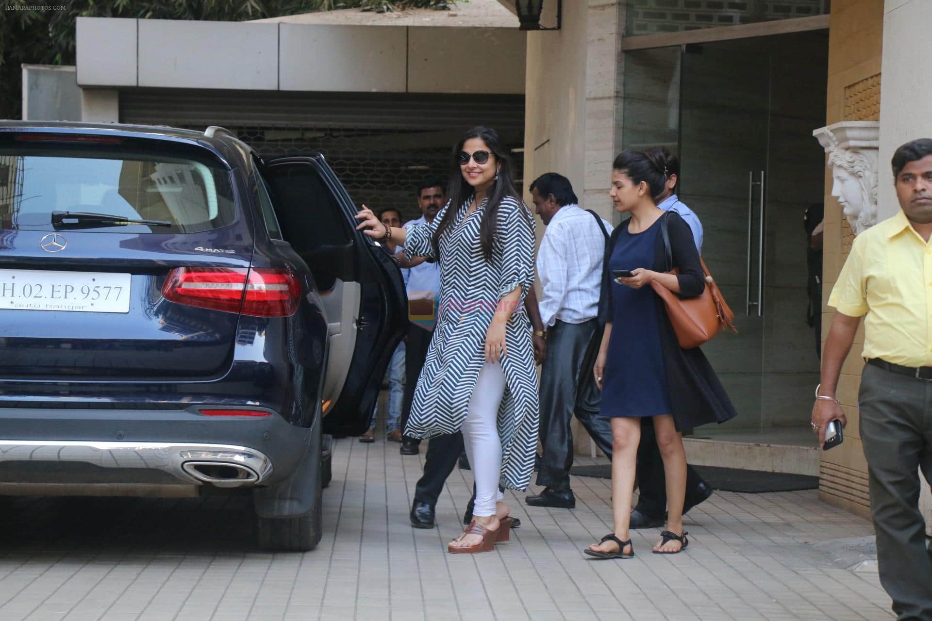 bollywood actress vidya balan purchased mercedes benz e class sedan car