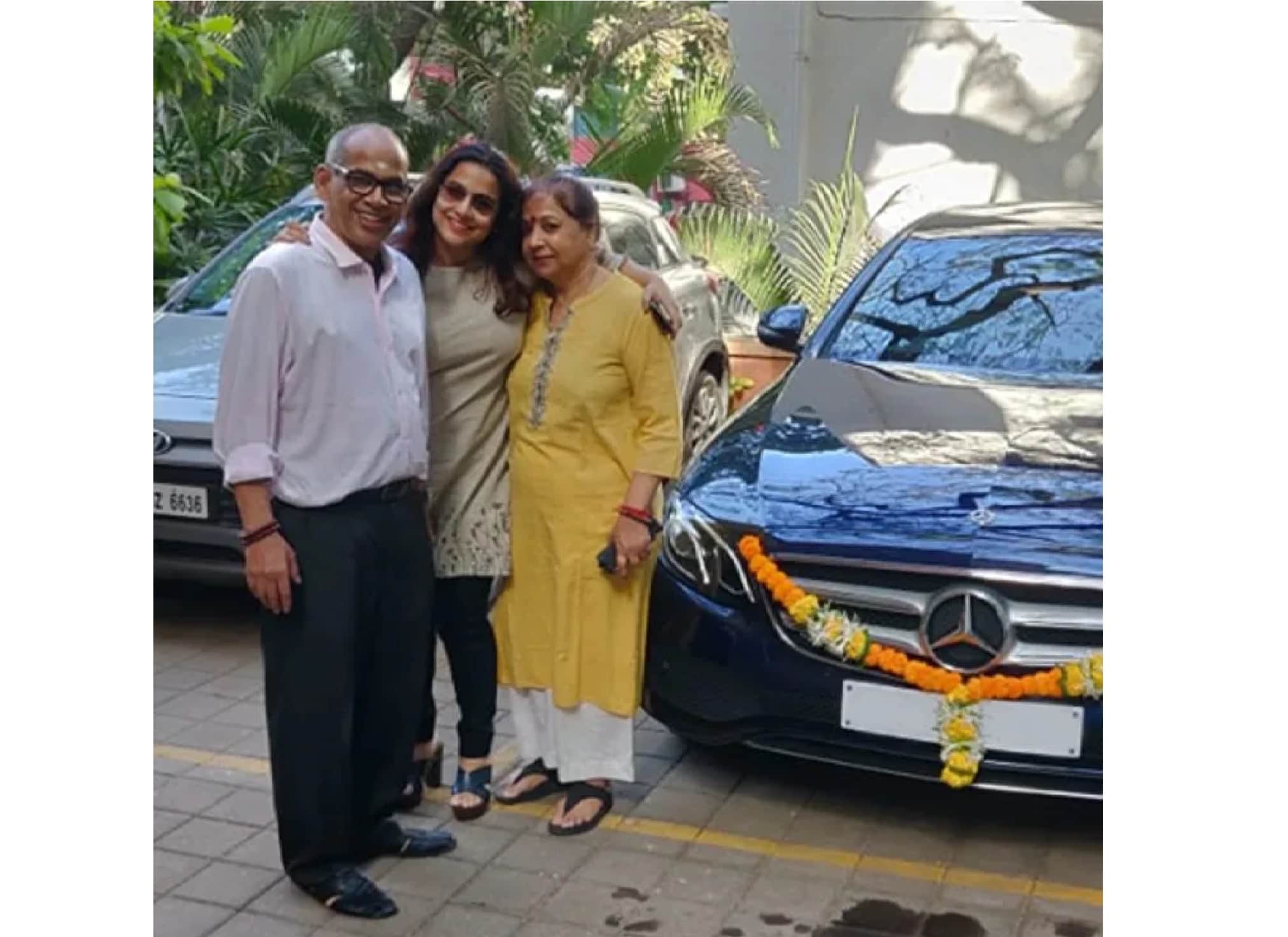 bollywood actress vidya balan purchased mercedes benz e class sedan car