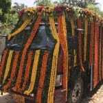 पीएम मोदी के रोड शो के लिए सजा वाहन