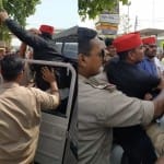 पुलिस और सपाइयों के बीच झड़प हुई