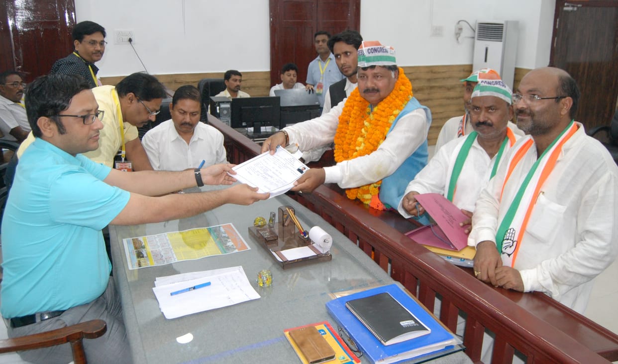 नियाज, विनय समेत तीन ने किया नामांकन
