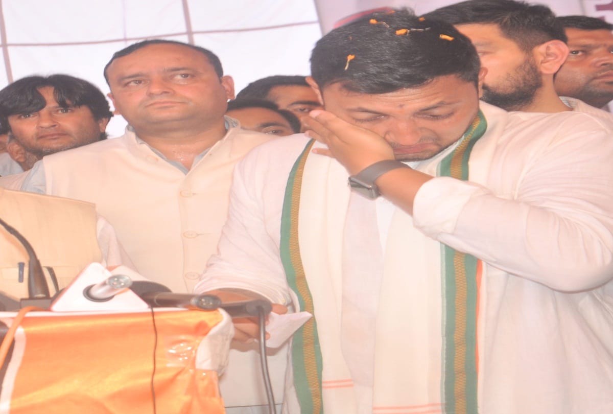 lok sabha election 2019: Pandit Sukhram and Ashray Sharma, cried on stage