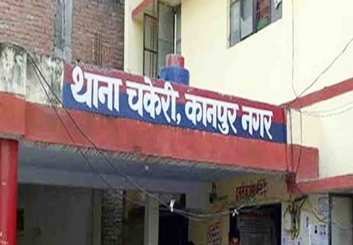 Kanpur: Three and a half lakhs recovered from woman's scooty, static team seized money