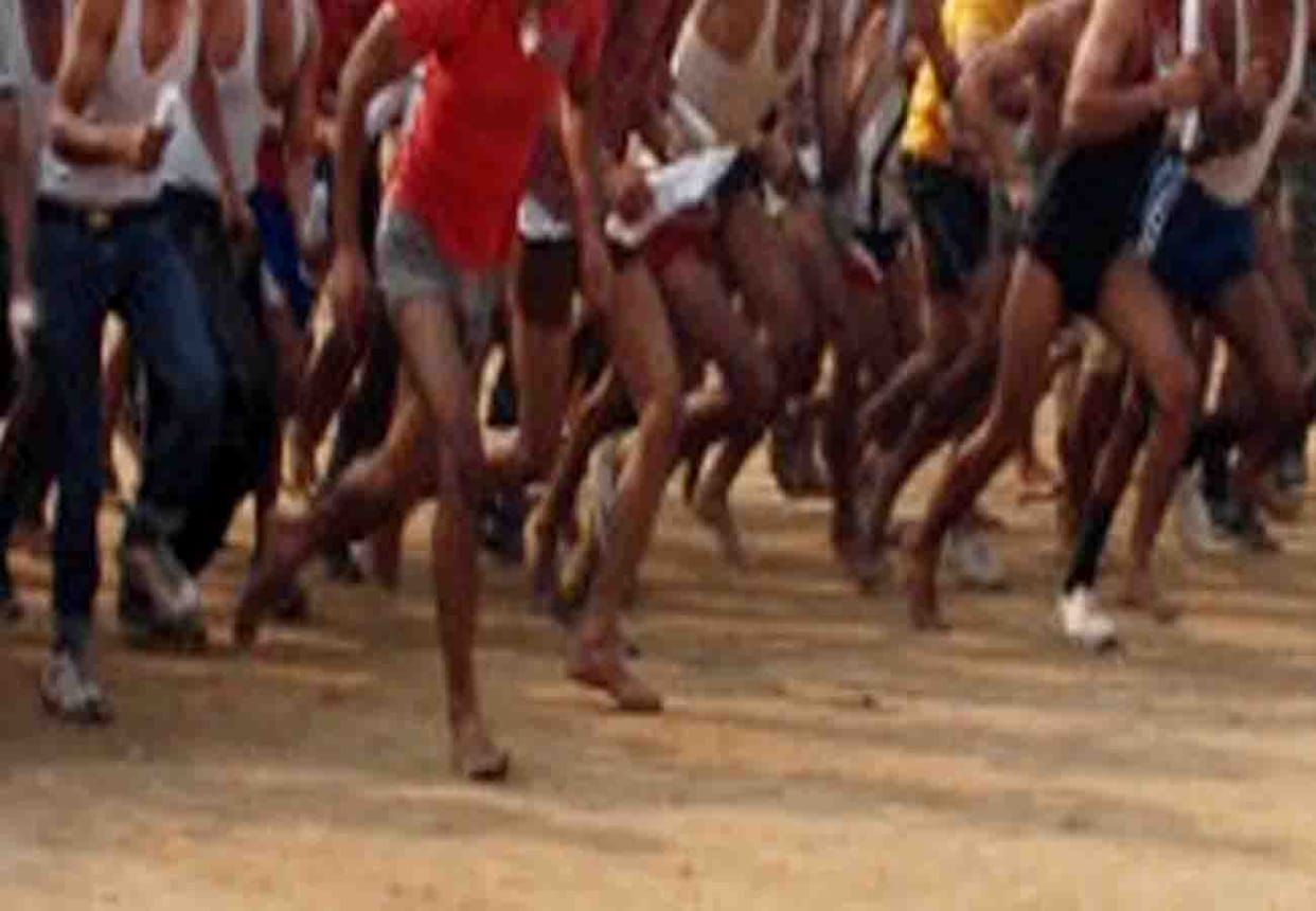 youngman leg Broken in Army recruitment