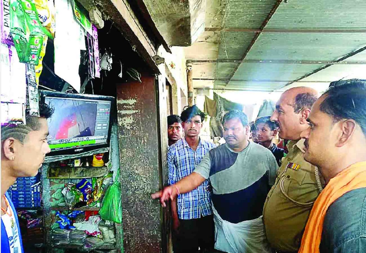 theft worth 50 lakh in grocery store in unnao