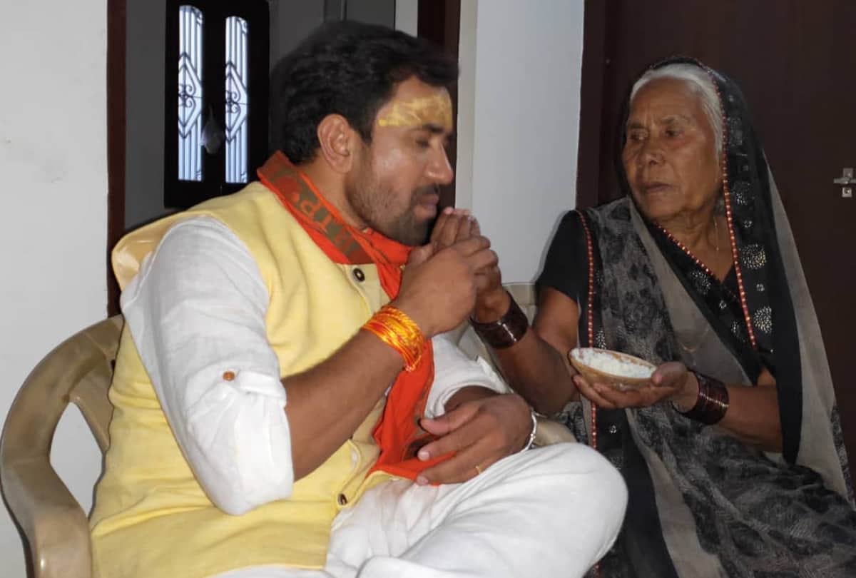 Dinesh Lal Yadav popularly known as Nirahua net worth Life Acting Career wife Political career