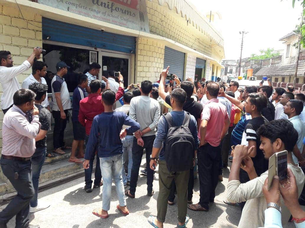 school dress seller misbehave with student parents in uttarakhand