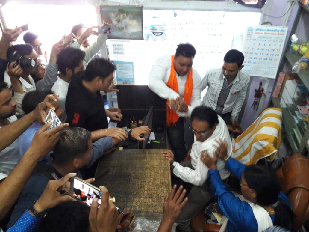 school dress seller misbehave with student parents in uttarakhand