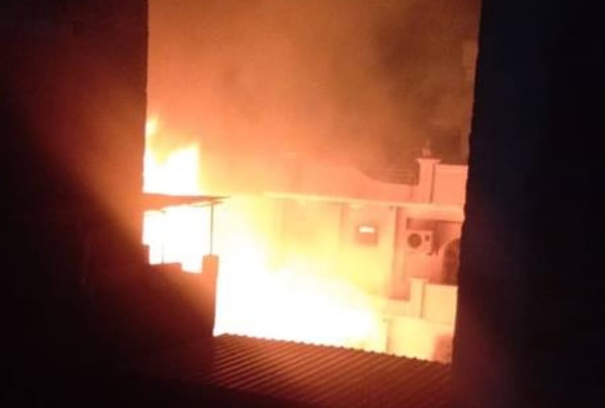 Massive fire in warehouse of wood and tiles at prayagraj
