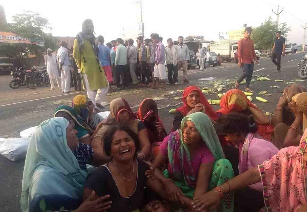 road accident in jalaun, one died and two injured