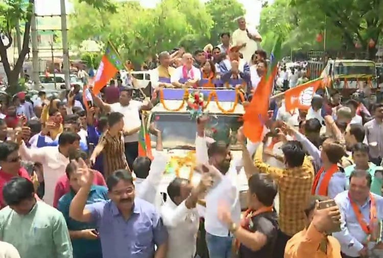 Lok Sabha Elections 2019, BJP Candidate Kirron Kher Road Show and Nomination, Anupam Kher