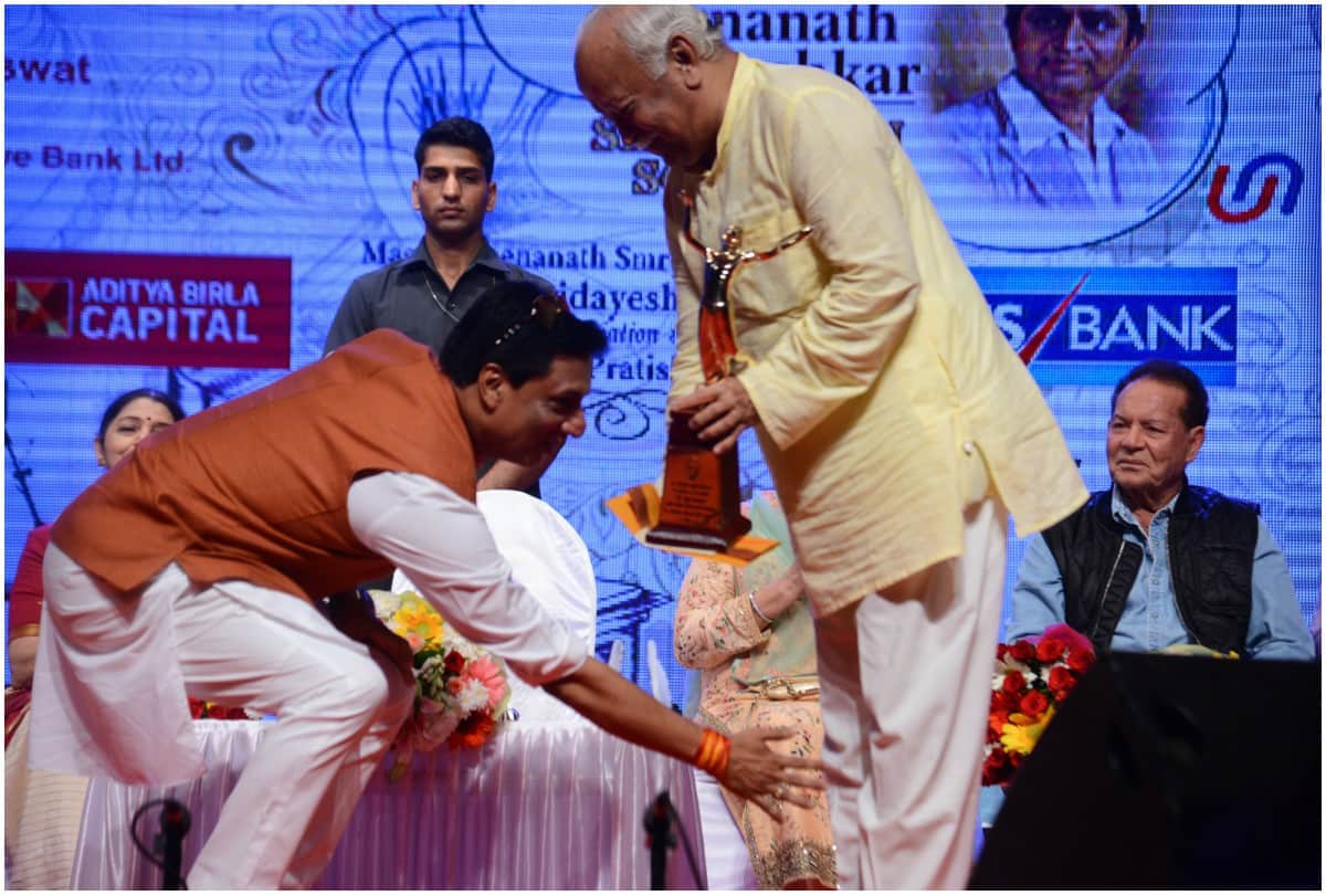 RSS chief Mohan Bhagwat given Deenanath Mangeshkar Award to Salman Khan father Salim Khan