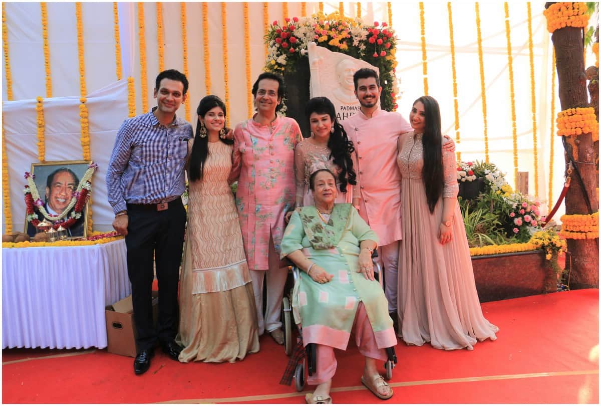 Now Mumbai chauraha named is Mahendra Kapoor Bollywood actor Jitendra inaugurated
