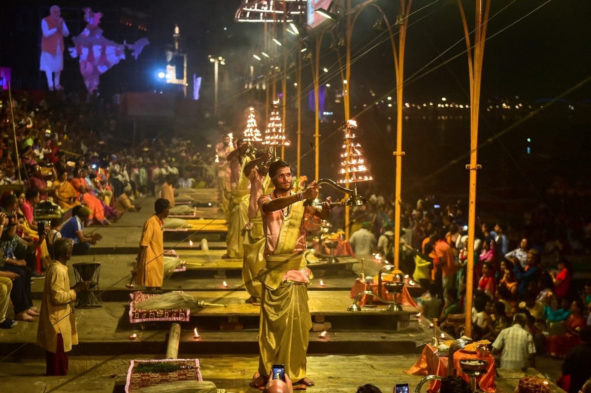 Lok sabha election 2019 PM mini India in Narendra modi road show in varanasi