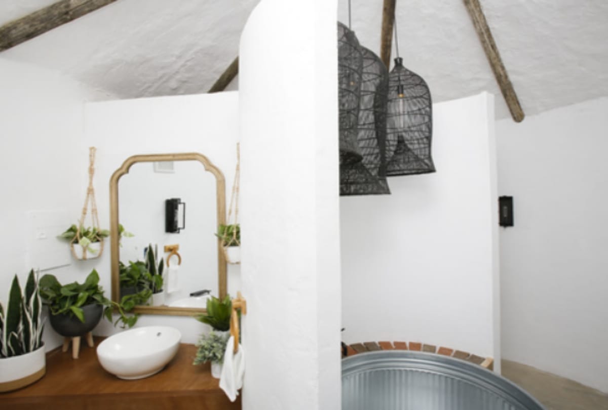 6 ton potato hotel is viral on social media