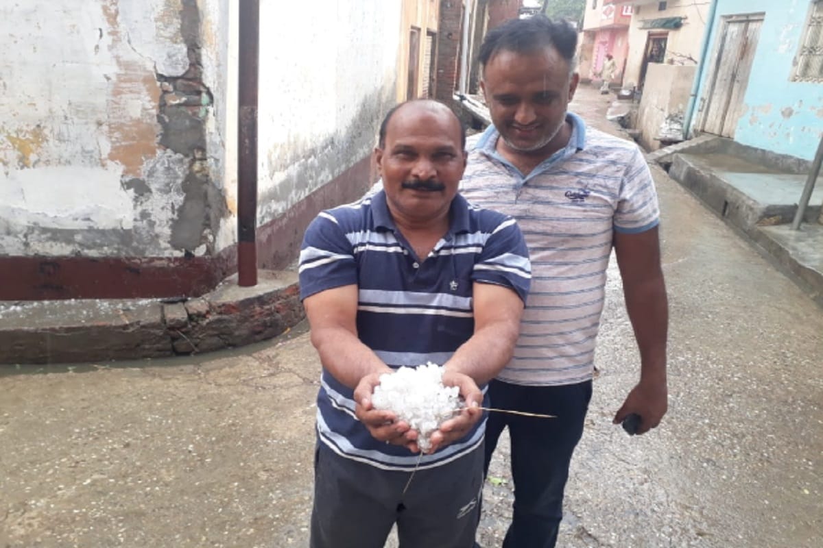 Rain and hail in Western UP, the wheat crop of farmers has been damaged