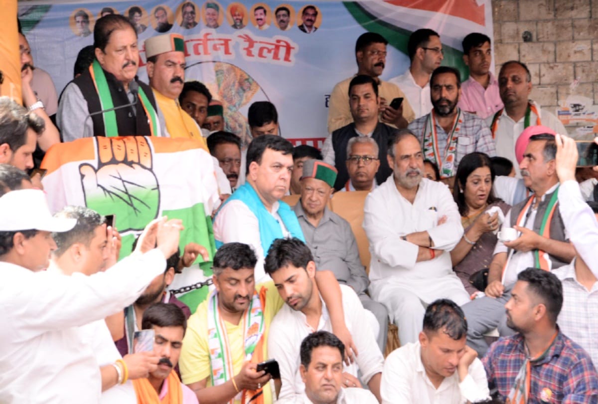 lok sabha election: sukhvinder sukhu and anand sharma leave stage after virbhadra statement