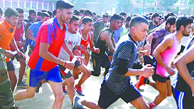 387 youths complete the race in the recruitment rally
