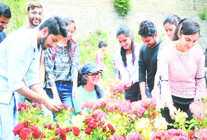 rose festival in Nauni University solan himachal