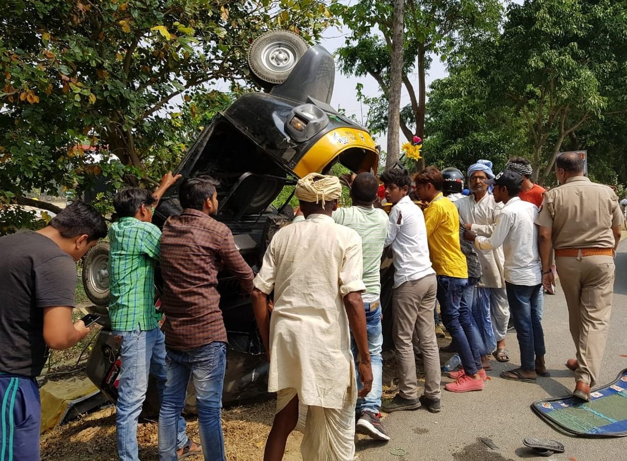 स्कूली टेंपो पलटी, छात्रा की मौत, चार जख्मी