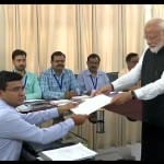नामांकन दाखिल करते पीएम मोदी