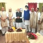 एनडीए के नेताओं के साथ पीएम मोदी