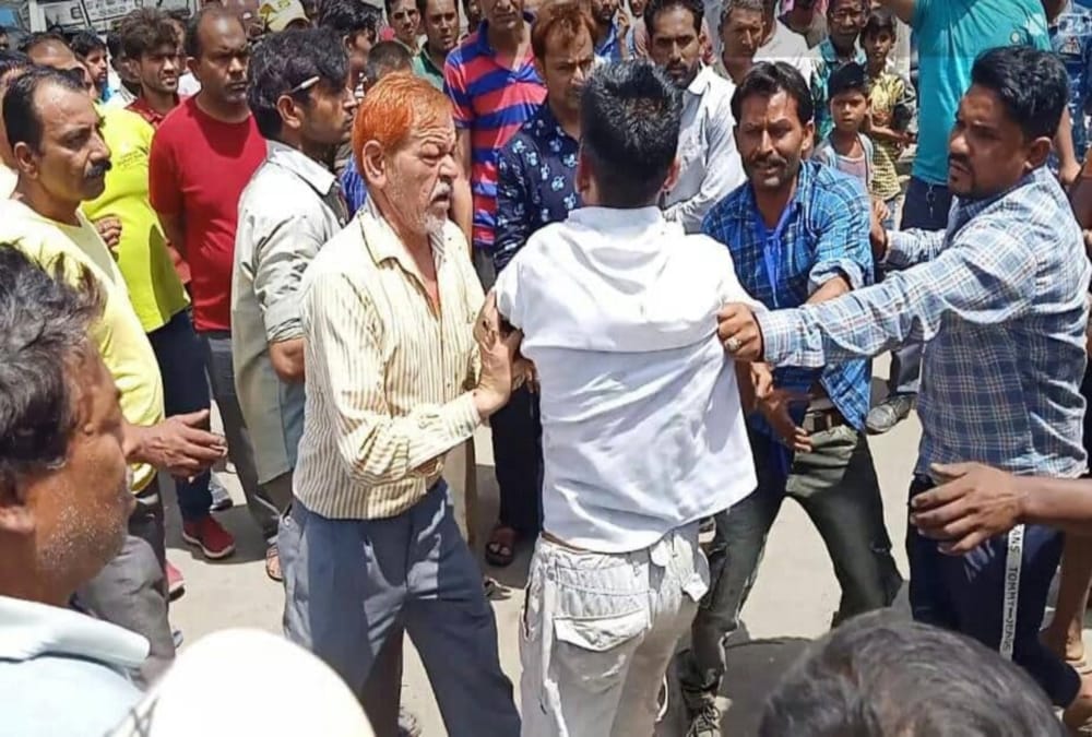 Encroachment Removing team fight with shopkeepers in rishikesh