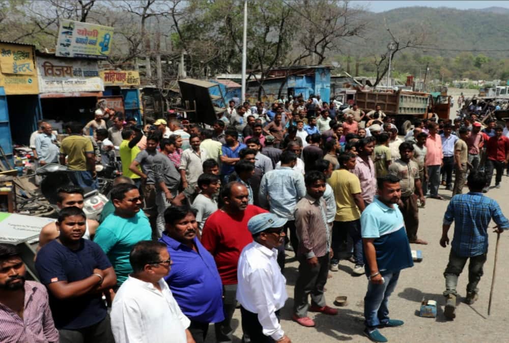 Encroachment Removing team fight with shopkeepers in rishikesh