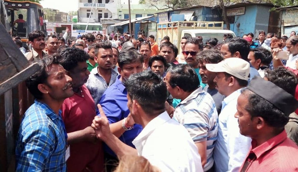 Encroachment Removing team fight with shopkeepers in rishikesh